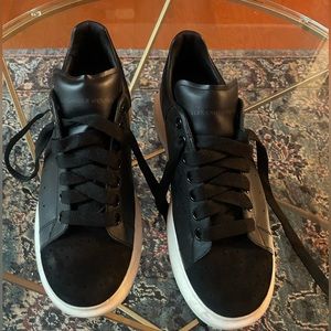 ALEXANDER MCQUEEN
Black & White Oversized Sneakers